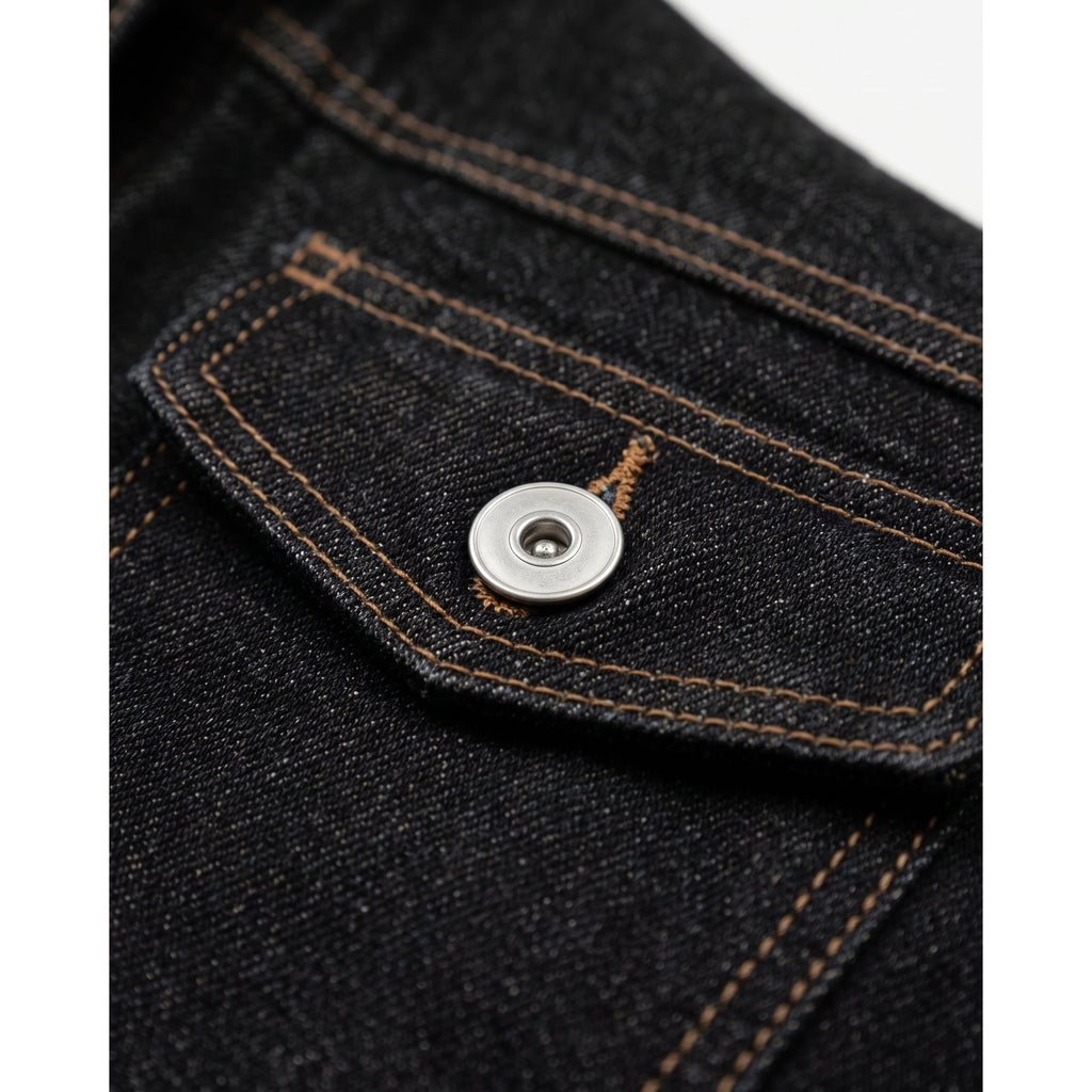 Detail Brusttasche mit Patte und Steppnaht