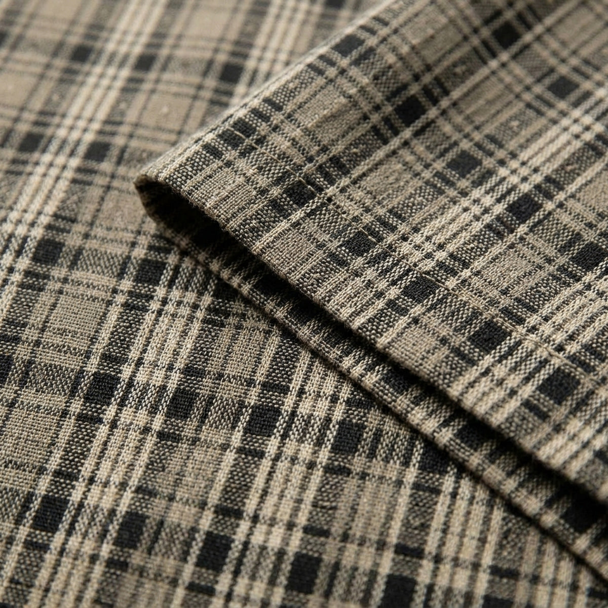 Grid Shirt in Umber, Makro Gewebe und Ärmelsaum