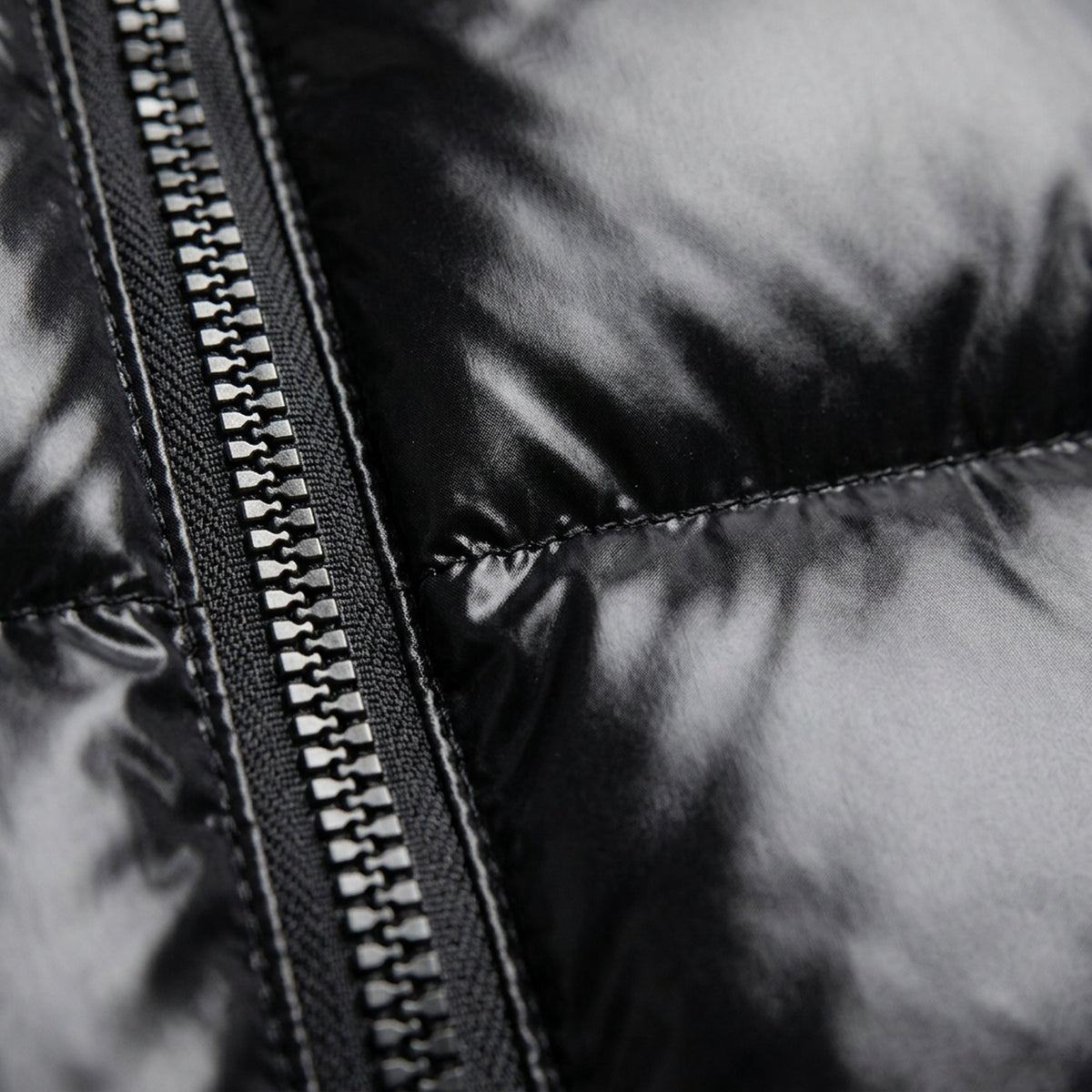 Gloss Puffer in Obsidian, Makro Steppung und Zip